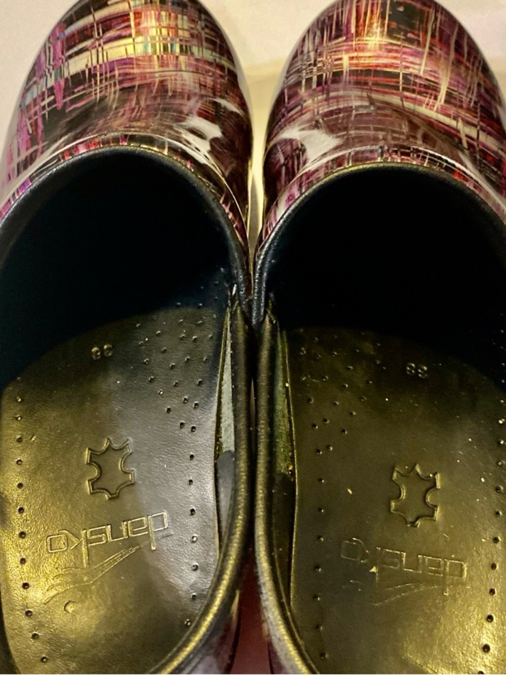 Dansko Patent-Style Clogs in Pink, Black & White Abstract Plaid Size 38 US 7.5 - Picture 6 of 8